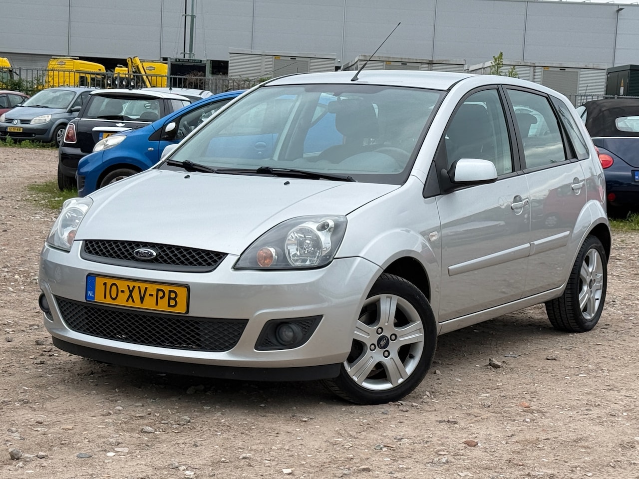 Ford Fiesta - 1.4-16V Futura/ LAAG KM - AutoWereld.nl