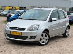 Ford Fiesta - 1.4-16V Futura/ LAAG KM