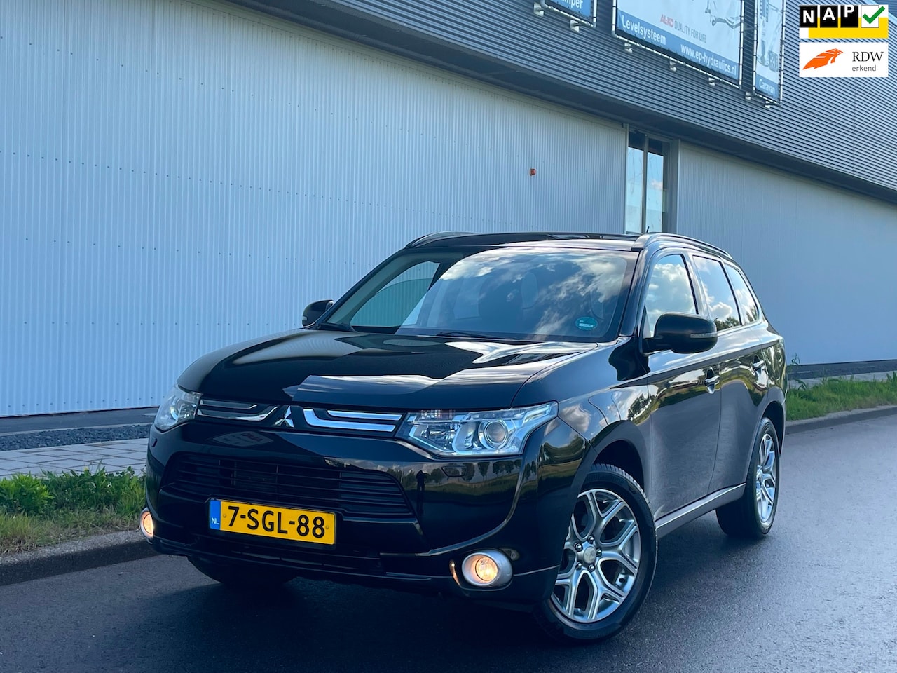 Mitsubishi Outlander - 2.0 Intense+ 7 Zitter Automaat - AutoWereld.nl