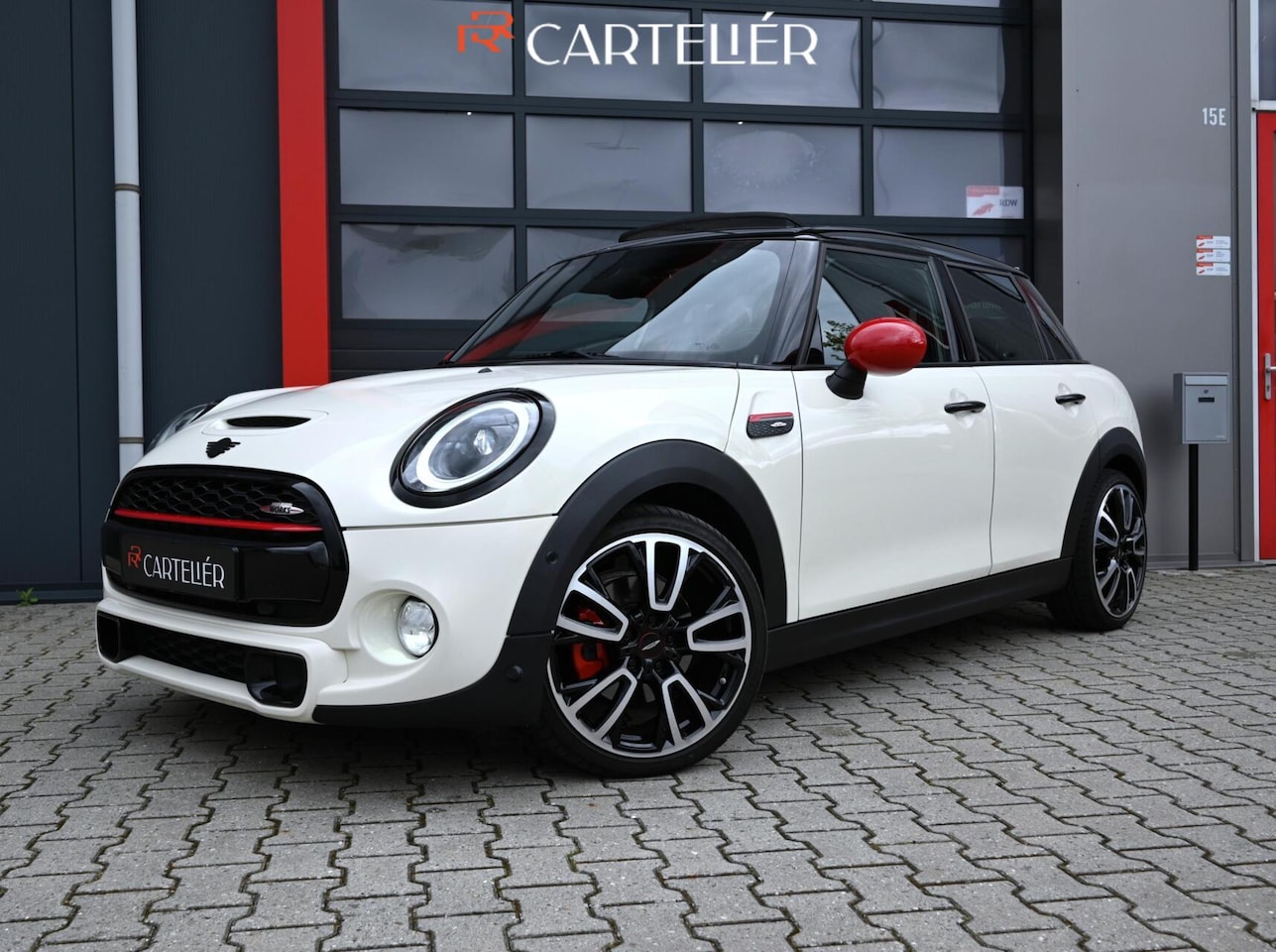 MINI Cooper S - Mini 2.0 John Cooper Works | Pano | Carplay | JCW Kit | PDC | Carplay | Stoelverwarming | - AutoWereld.nl
