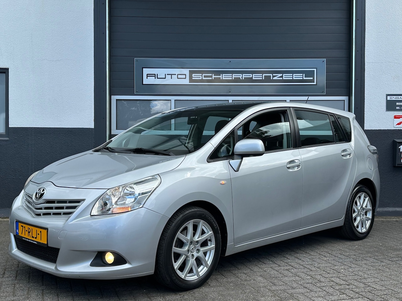 Toyota Verso - 1.8 VVT-i AUTOMAAT 7 pers. | PANO | CARPLAY | NL - AutoWereld.nl