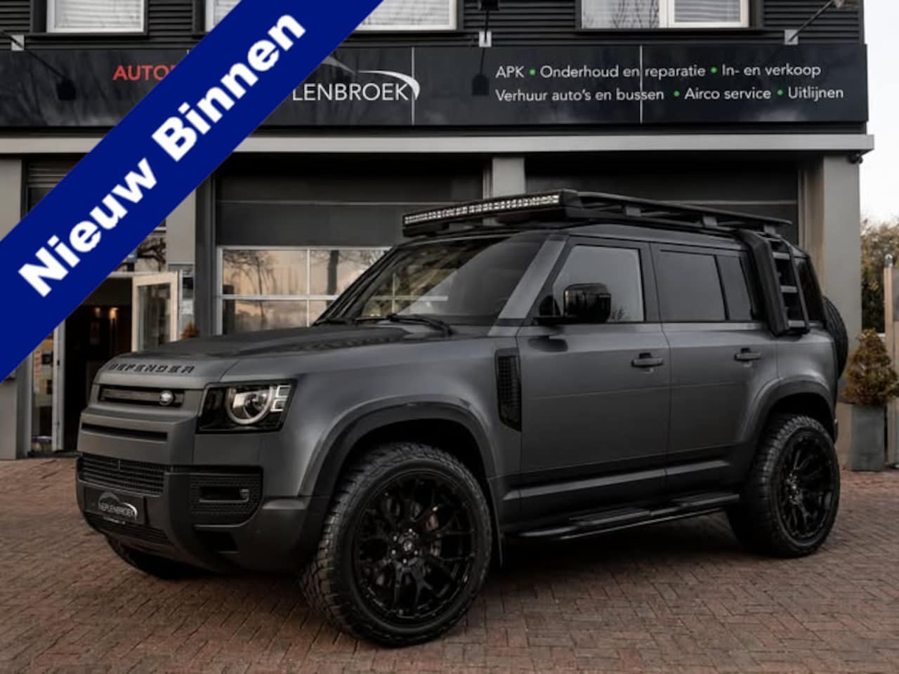 Land Rover Defender 110 - 3.0 P400 110 X-Dynamic S 5 Persoons Luchtvering Trekhaak LED Camera Urban 19'' - AutoWereld.nl