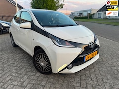Toyota Aygo - 1.0 VVT-i x-play Camera, Led, Cruise