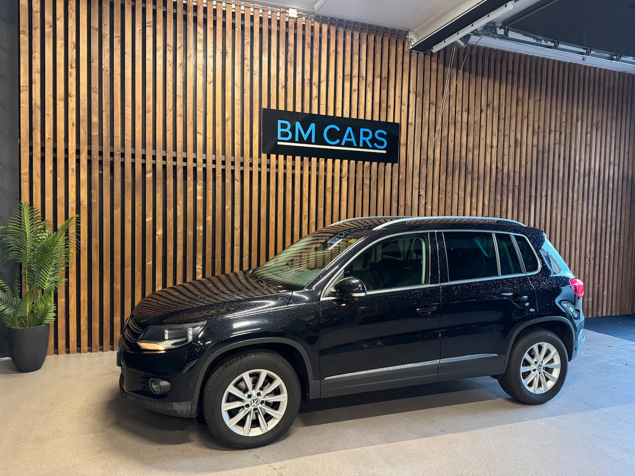 Volkswagen Tiguan - 2.0 TDI Sport&Style R-line Edition - AutoWereld.nl