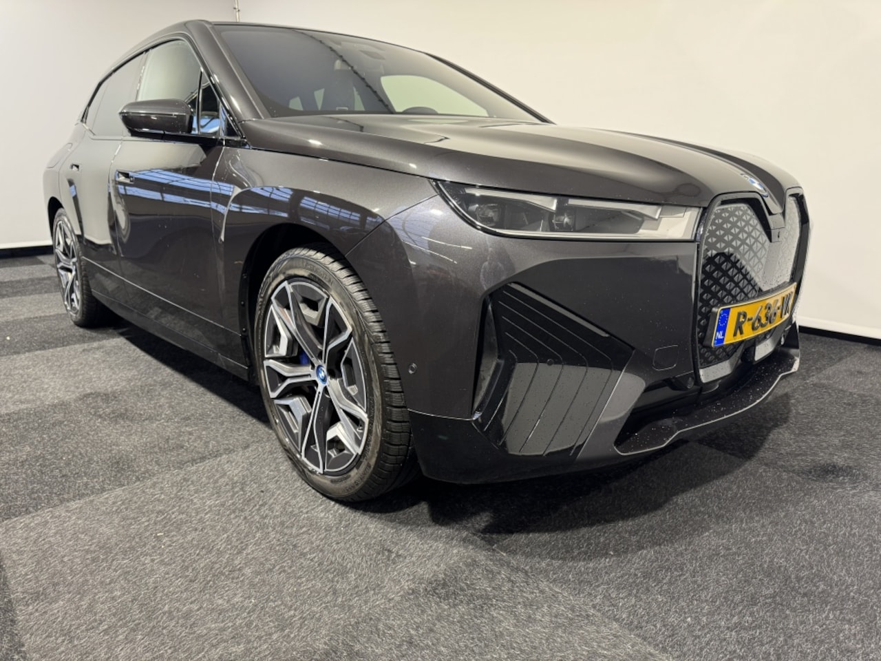BMW iX - High Executive 77 kWh | Laserlicht | Driving Assistant Professio - AutoWereld.nl
