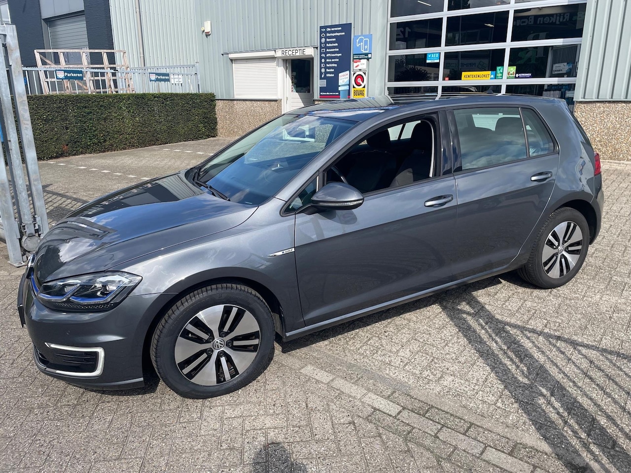 Volkswagen e-Golf - Vii e-Golf 136pk 5D Aut. E-DITION - Adaptive cruise control - Camera - Parkeersensoren - AutoWereld.nl