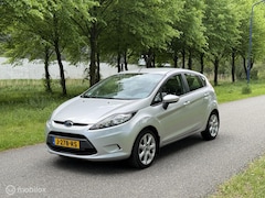 Ford Fiesta - 1.4 Ghia*AUTOMAAT*DISTRIBUTIE VERV.*AIRCO