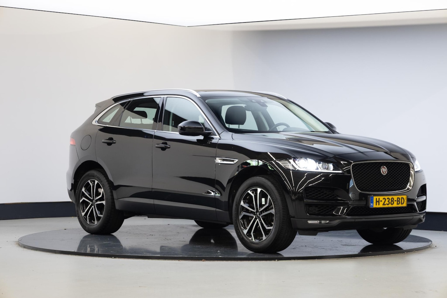 Jaguar F-Pace - 2.0t AWD Premium Edition 2.0t AWD Premium Edition - AutoWereld.nl