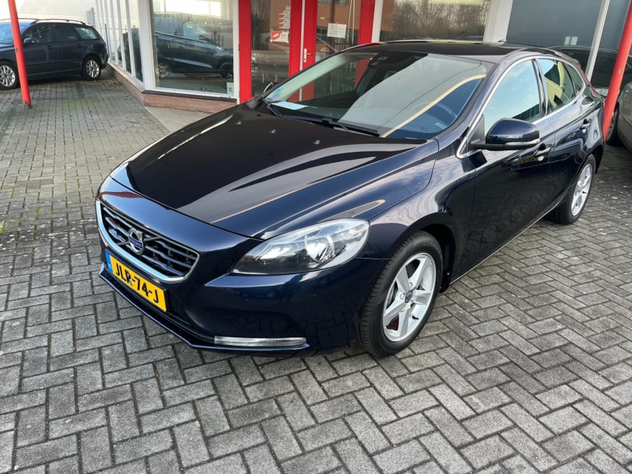 Volvo V40 - 1.5 T3 152PK Momentum automaat NIEUWE DISTRIBUTIERIEM - AutoWereld.nl