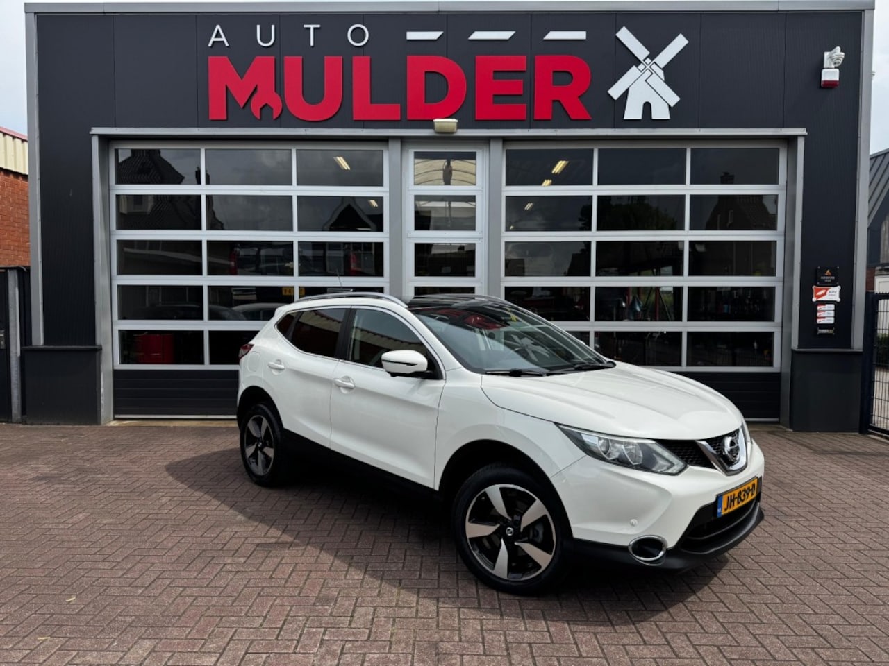 Nissan Qashqai - 1.6 DIG-T N-CONNECTA / CAMERA / NAVI / CRUISE / TREKHAAK / LED / LANEASSIST / PANODAK / RI - AutoWereld.nl