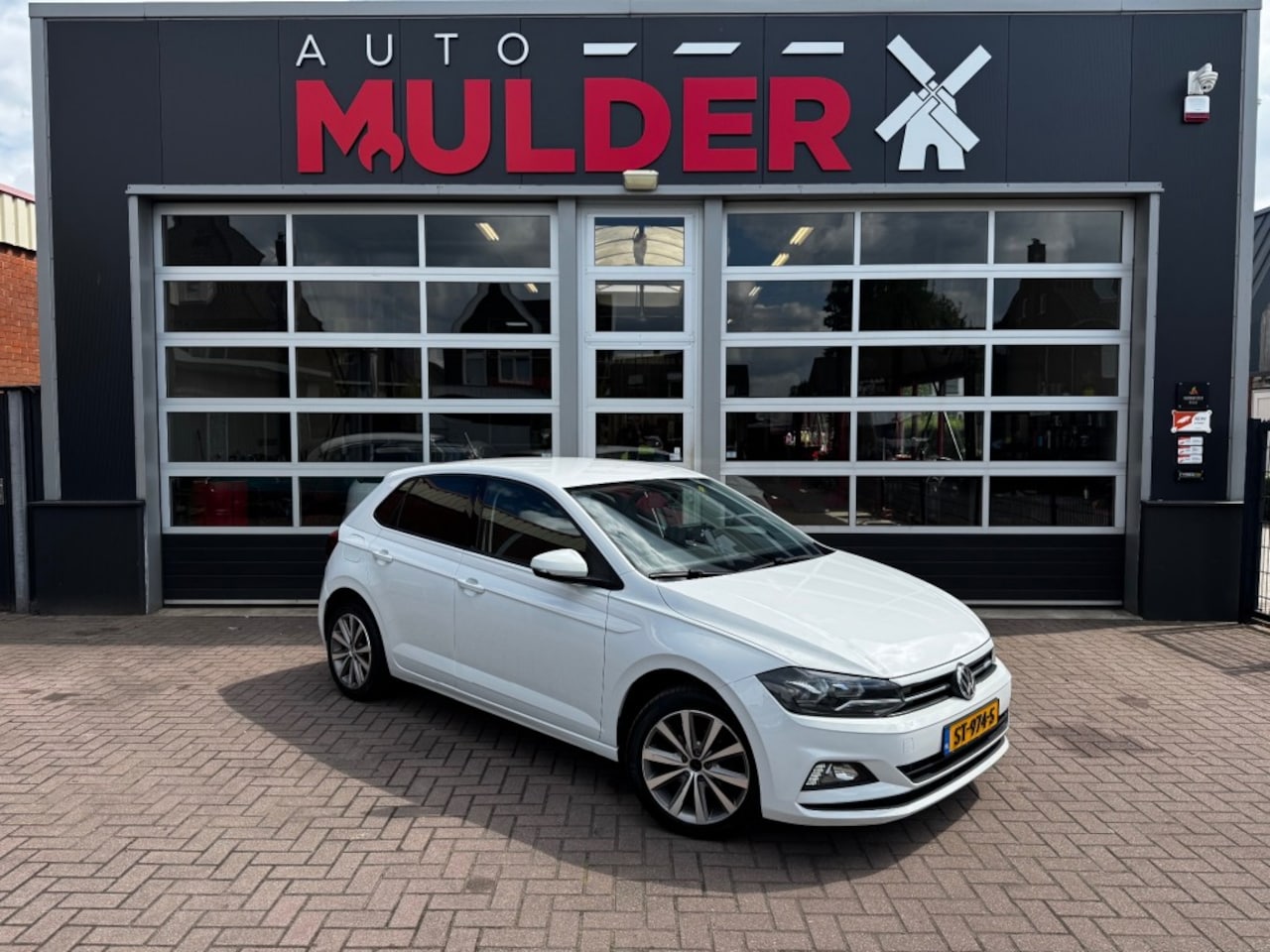 Volkswagen Polo - 1.0 MPI COMF.L. BUS. / CARPLAY / AIRCO / CRUISECONTROL / LM / RIJKLAAR! - AutoWereld.nl