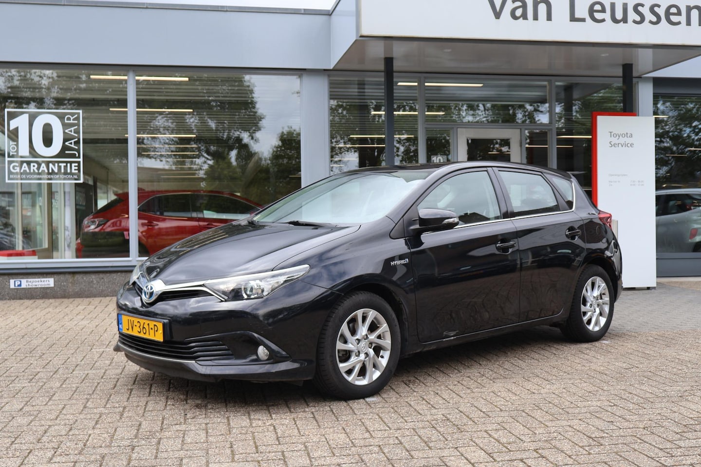 Toyota Auris - 1.8 HYBRID ASPIRATION CRUISE NAVI CLIMA LM-VELGEN EL-RAMEN STOELEN IN HOOGTE VERSTELBAAR - AutoWereld.nl