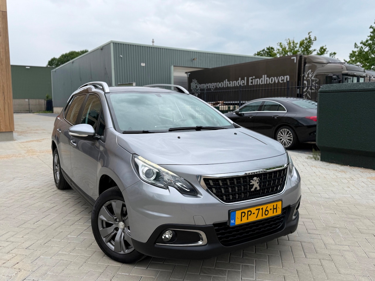 Peugeot 2008 - 1.2 PureTech Blue Lion (bj 2017) AUTOMAAT|PANO|141000 KM NAP - AutoWereld.nl