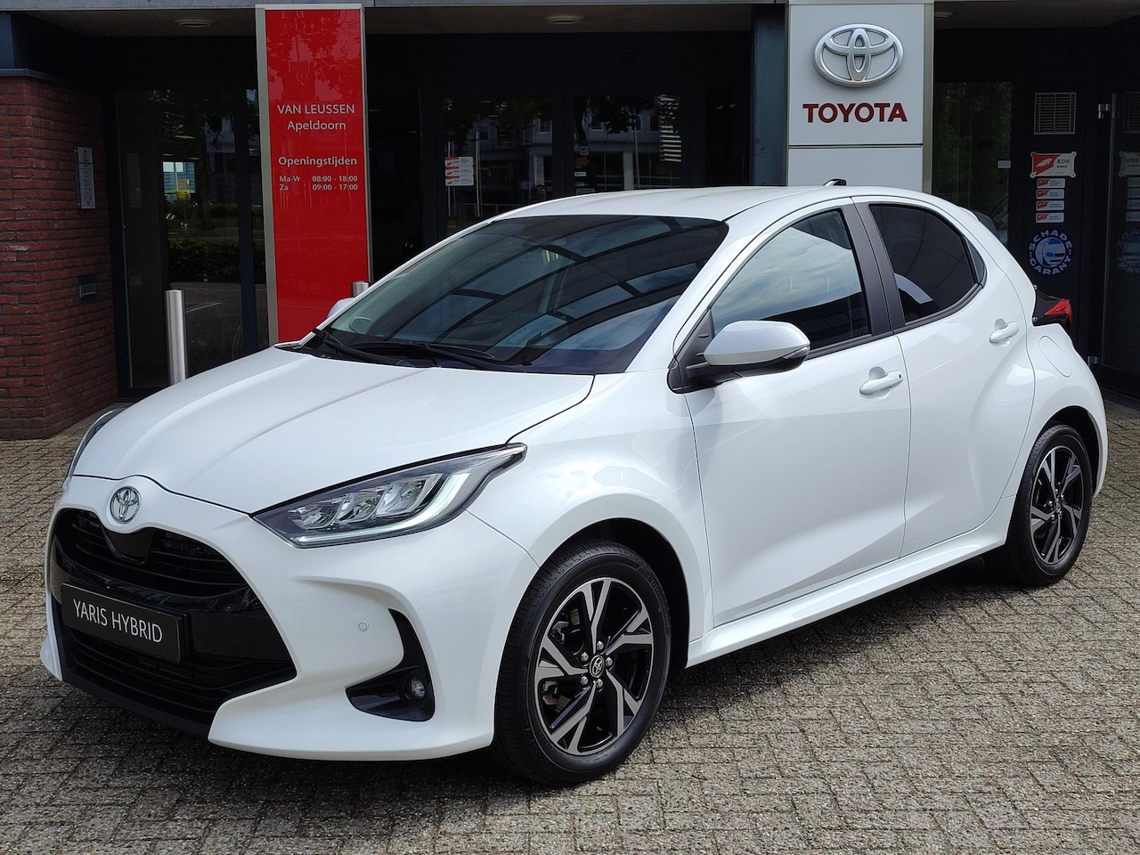 Toyota Yaris - 1.5 Hybrid 115 DYNAMIC STOEL/STUURVERW BLIND SPOT PARK-SENSOREN 16'' LM-VELGEN KEYLESS CAM - AutoWereld.nl