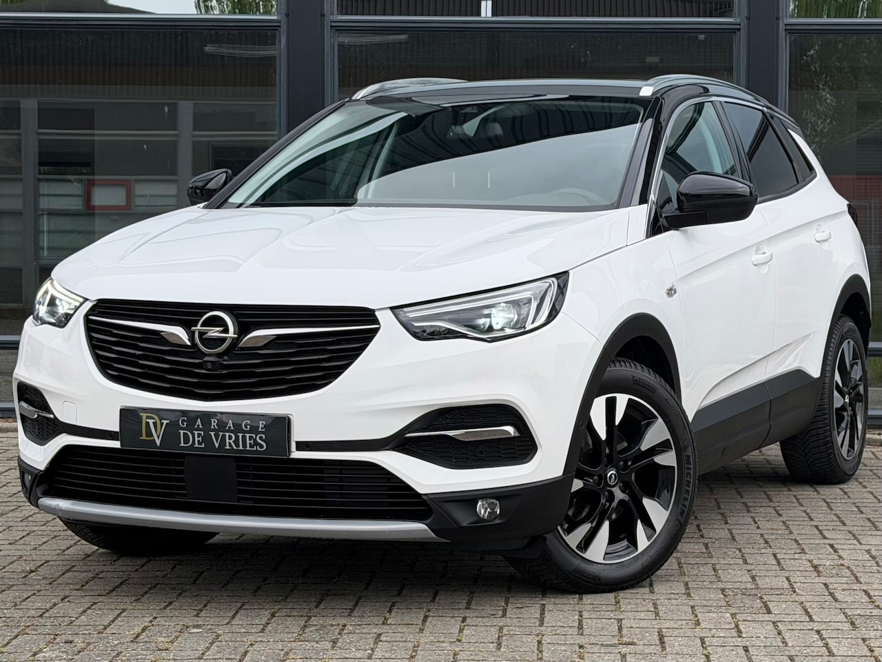 Opel Grandland X - 1.6 Turbo Ultimate Aut Camera Navi 1600KG Trekgewicht Garantie - AutoWereld.nl