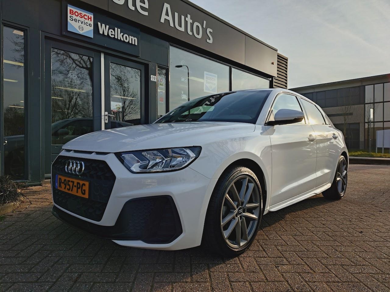 Audi A1 Sportback - 1.5 TFSI S Line Pro Line S Carplay, Stoelverw. 18inch, dealer onderhouden, S-Line - AutoWereld.nl