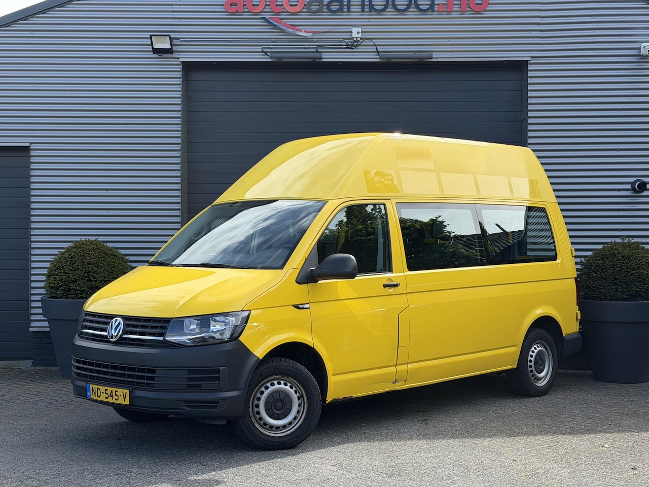 Volkswagen Transporter Kombi - 2.0 TDI L2H3 Highline | Navigatie | DAB | Parkeersensoren | - AutoWereld.nl