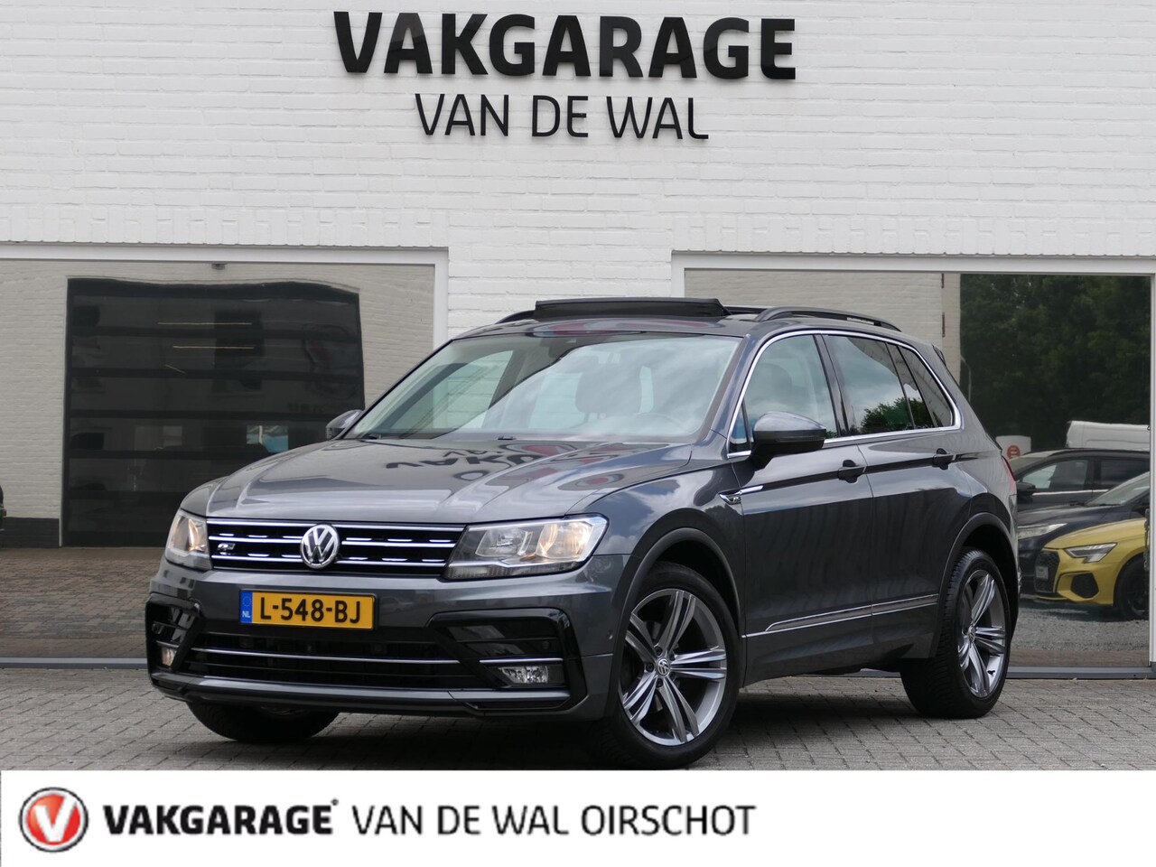 Volkswagen Tiguan - 1.4 TSI 4Motion Highline Business R | Leder | Panoramadak | 360°-camera | Memory | Trekhaa - AutoWereld.nl