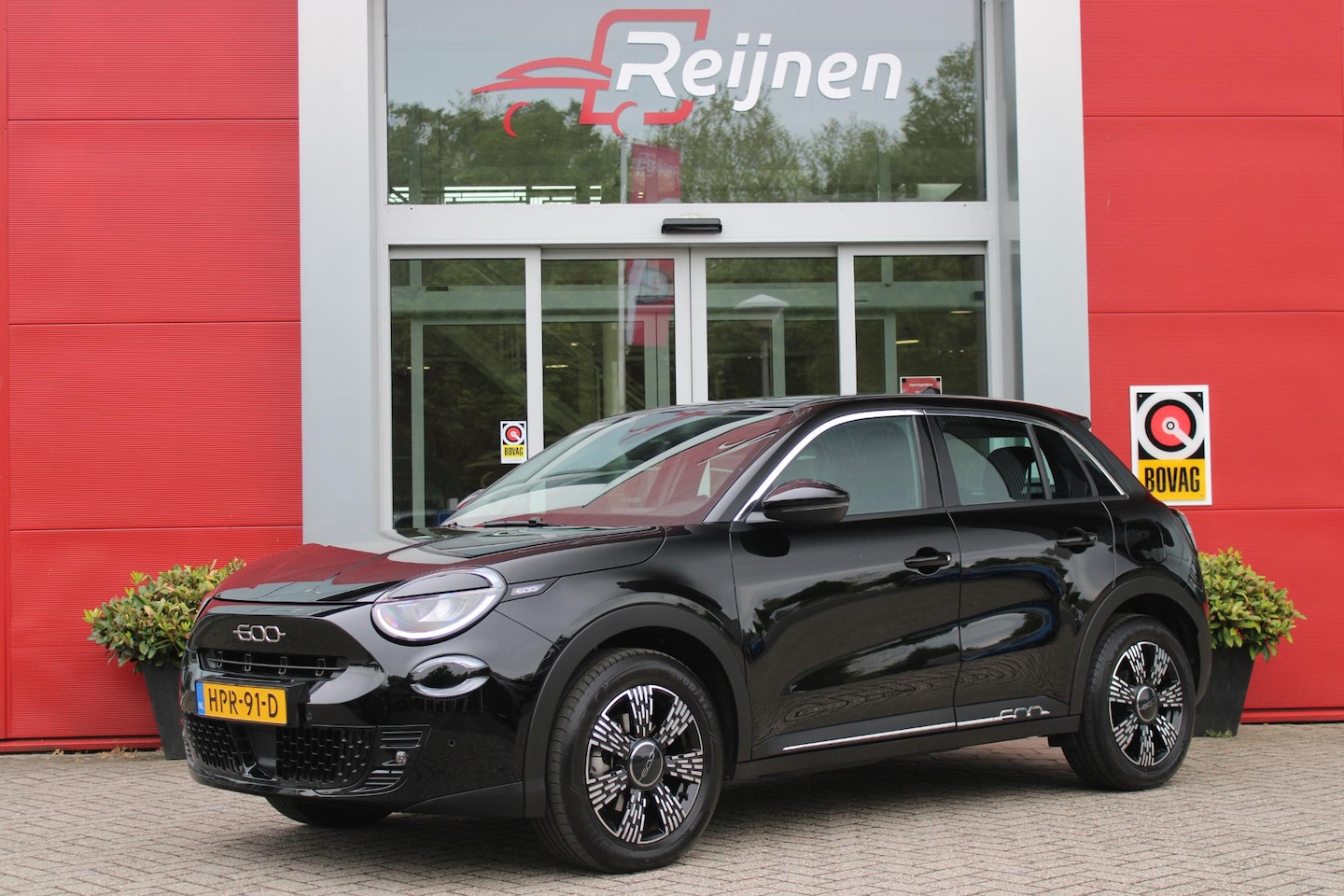 Fiat 600 - 1.2 Hybrid 110PK AUTOMAAT URBAN | STOEL/VOORRUIT VERWARMING | KEYLESS ENTRY/START | 17" LI - AutoWereld.nl
