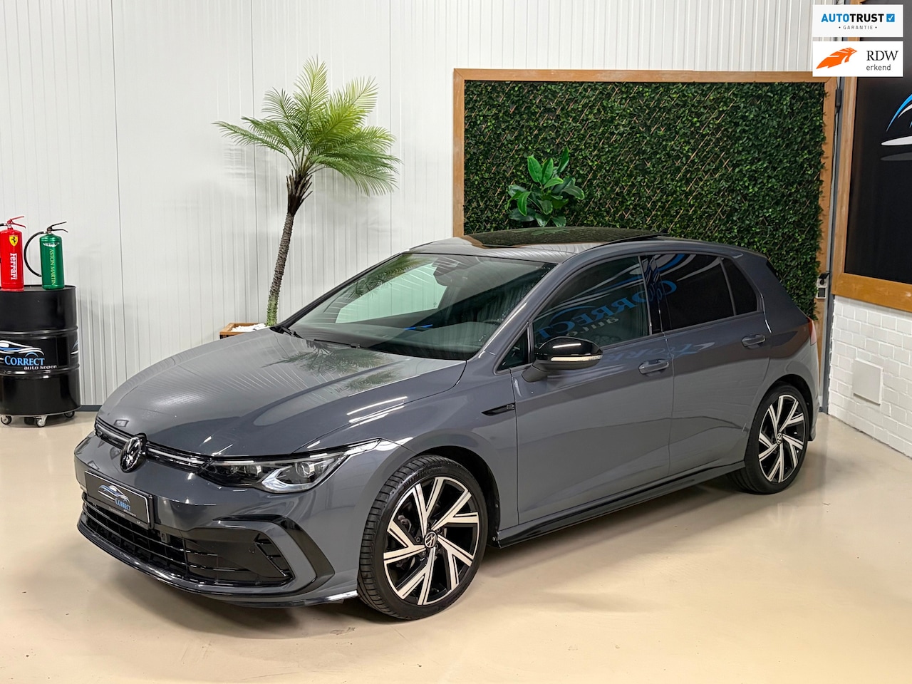 Volkswagen Golf - 1.5 eTSI R-Line|IQ|Pano|ACC|Alarm|Keyless|Trekhaak - AutoWereld.nl