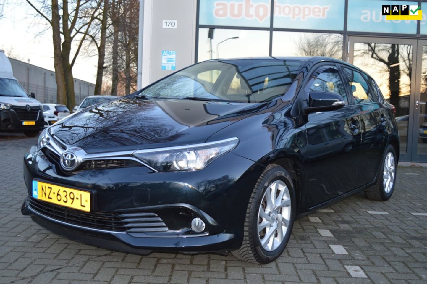 Toyota Auris - 1.2T Aspiration Navi Lmv Trekhaak - AutoWereld.nl