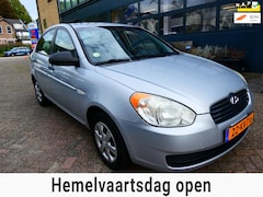Hyundai Accent - 1.4i Dynamic 97pk Sedan Airco Trekhaak 1100kg. 1e eigenaar
