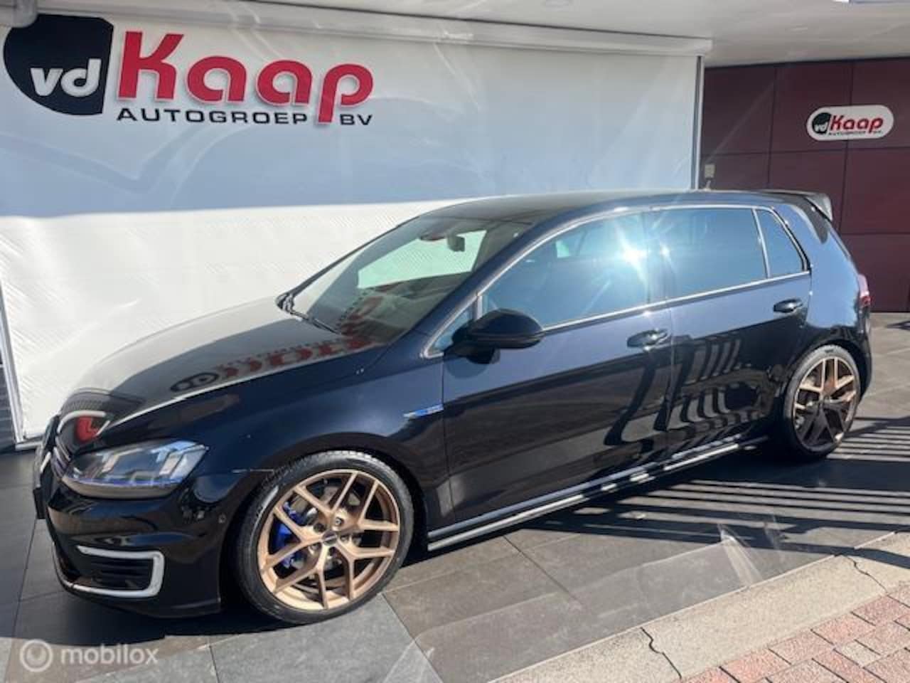 Volkswagen Golf - 1.4 TSI GTE AUTOMAAT NET GEREVISEERD BIJ DEALER LEER PANO ETC - AutoWereld.nl