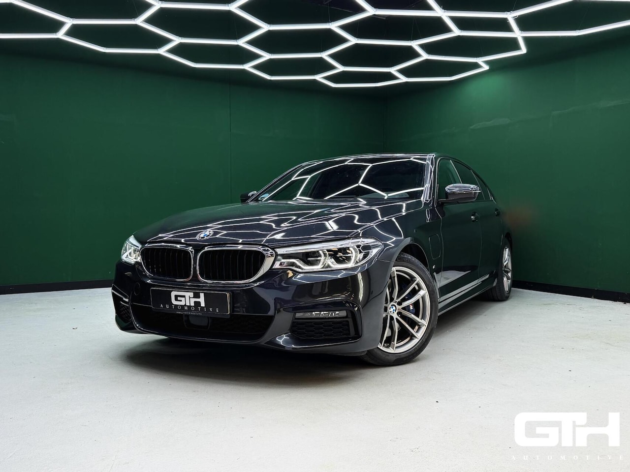 BMW 5-serie - 530e M-Sport xDrive iPerformance High Executive - AutoWereld.nl