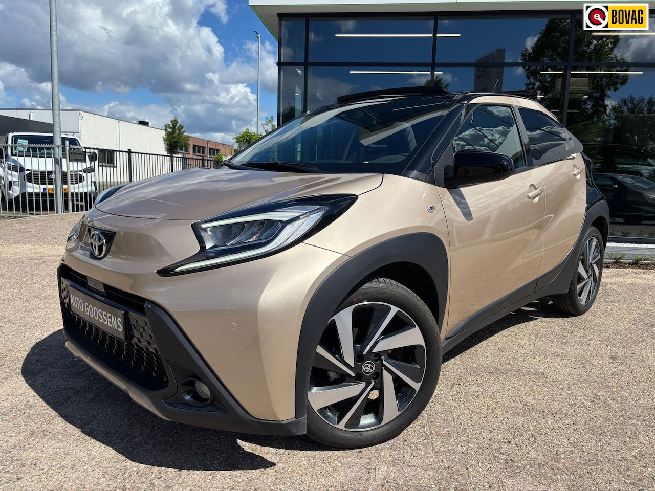 Toyota Aygo X - 1.0 VVT-i S-CVT Premium|Cabrio|Groot navigatie - AutoWereld.nl
