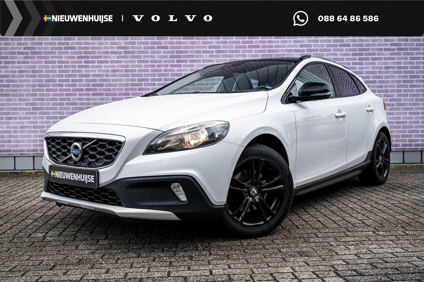 Volvo V40 Cross Country - 1.6 T4 Momentum | Panoramadak | Navigatie | High Performance Audio | Parkeersensoren | Lic - AutoWereld.nl