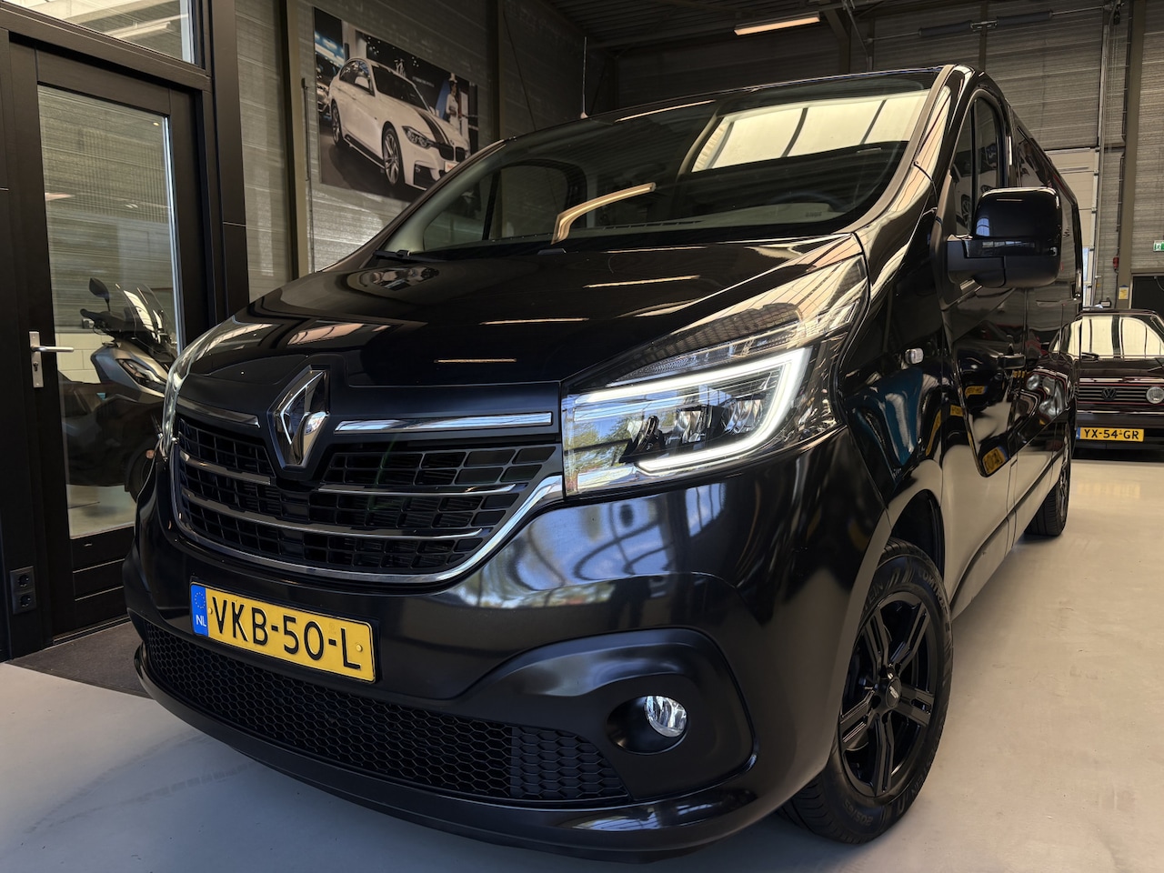 Renault Trafic - 2.0 dCi 120 T29 L2H1 DC Work Edition Cruise, Navi, Led - AutoWereld.nl