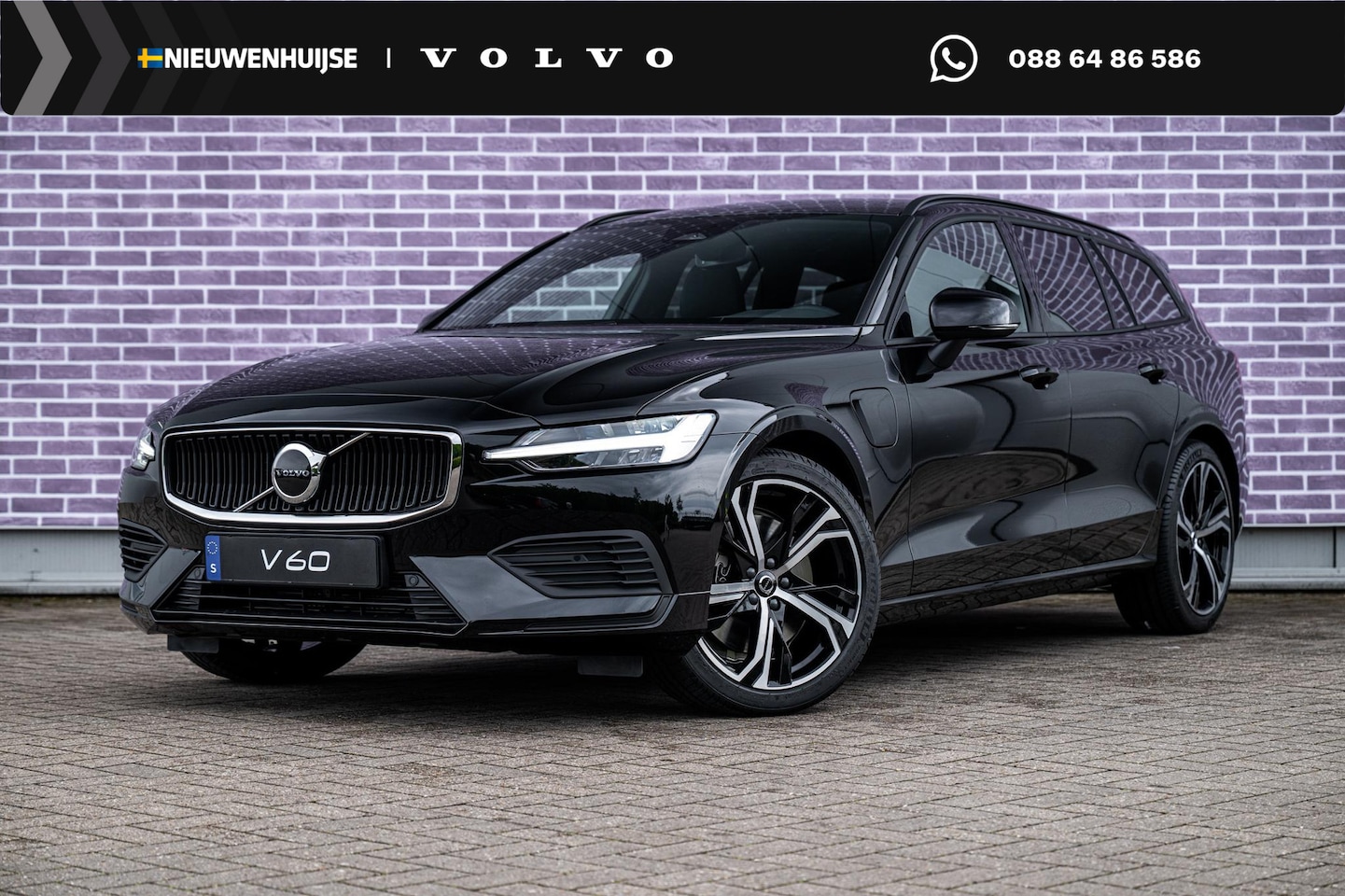 Volvo V60 - 2.0 T6 Plug-in hybrid AWD Essential | Adaptive Cruise Control | Getint Glas | Zwarte hemel - AutoWereld.nl