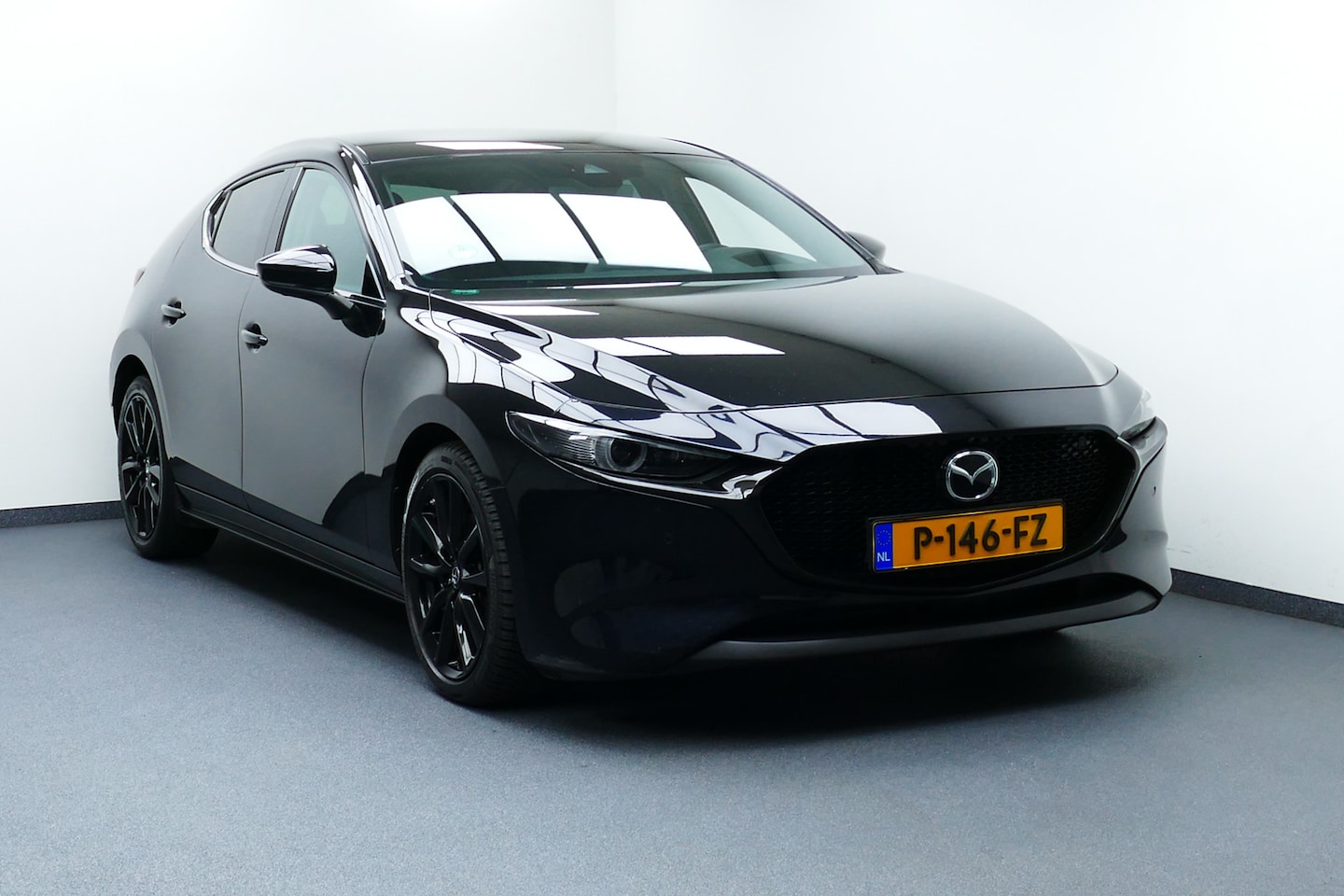 Mazda 3 - 2.0 e-SkyActiv-X M Hybrid 180 Comfort met Bose. Adap Cruise, Leer, Stoel&StuurVerw, 360 Ca - AutoWereld.nl
