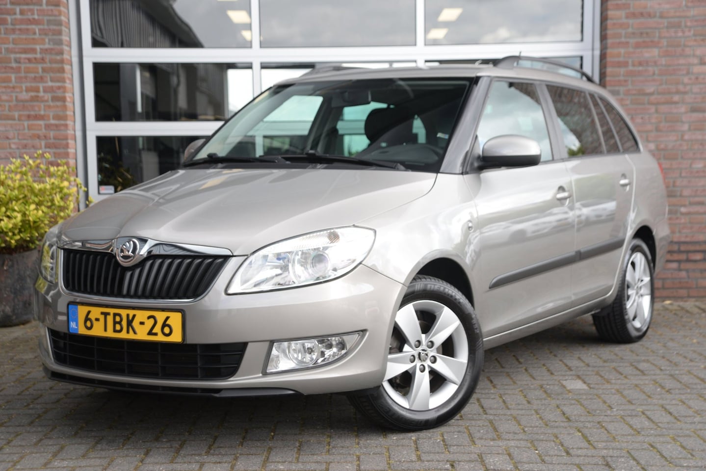Skoda Fabia Combi - 1.2 TSI Sprint Pro | Navigatie | PDC | Cruise | Trekhaak | - AutoWereld.nl
