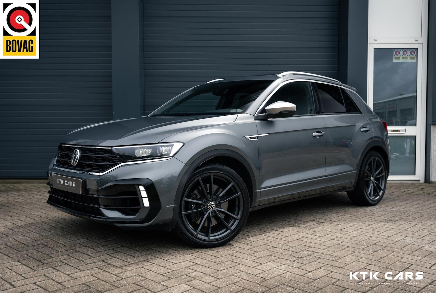 Volkswagen T-Roc - 2.0 TSI 4Motion R Akra|Pano|DCC|Beats|Camera|Trekhaak|Carplay - AutoWereld.nl