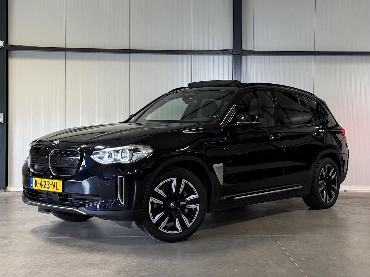 BMW iX3 - Executive 80 kWh Pano Trekhaak Leer Memory Camera - AutoWereld.nl