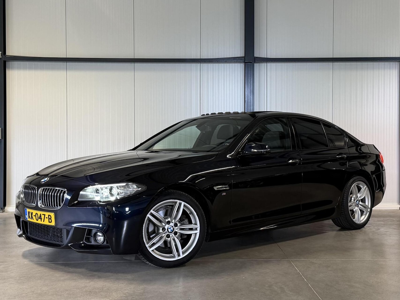 BMW 5-serie - 520i M-Sport High Executive Pano Memory NL-AUTO - AutoWereld.nl