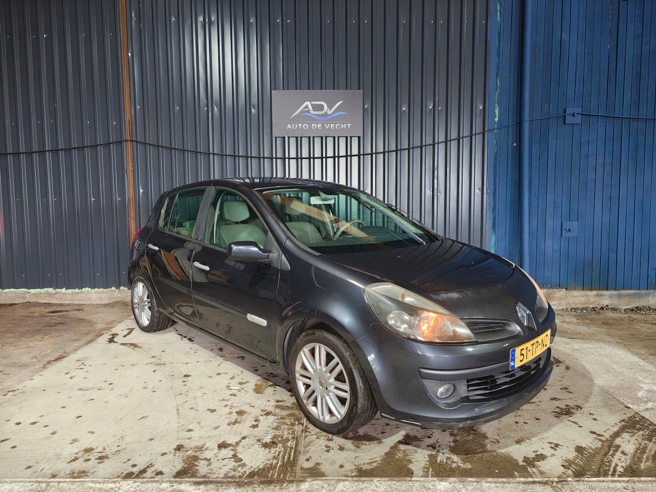 Renault Clio - 1.6-16V Initiale AUTOMAAT - 5 DEURS - AIRCO - AutoWereld.nl