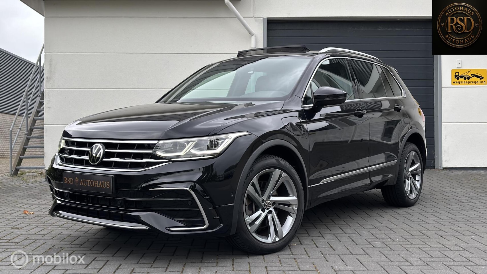 Volkswagen Tiguan - 1.4 TSI eHybrid R-Line Pano camera Matrix btw - AutoWereld.nl