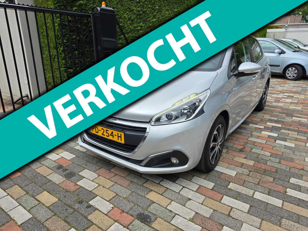 Peugeot 208 - 1.2 PureTech Blue Lion 2017 Airco Cruise Trekh. - AutoWereld.nl