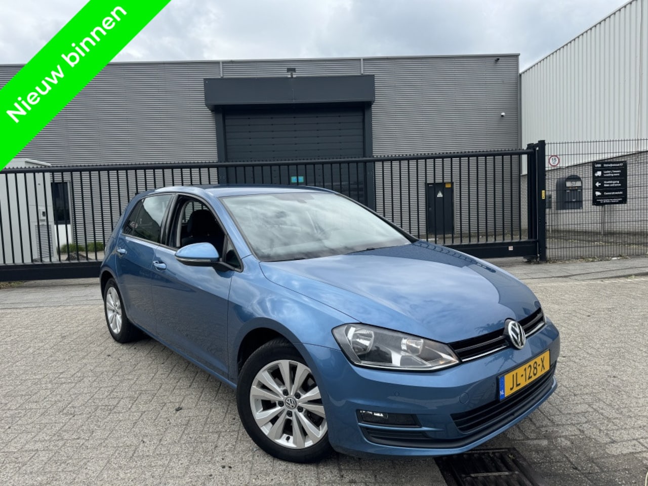 Volkswagen Golf - 1.6 TDI DSG7 Sensor/Autohold/Navi/Cruise - AutoWereld.nl