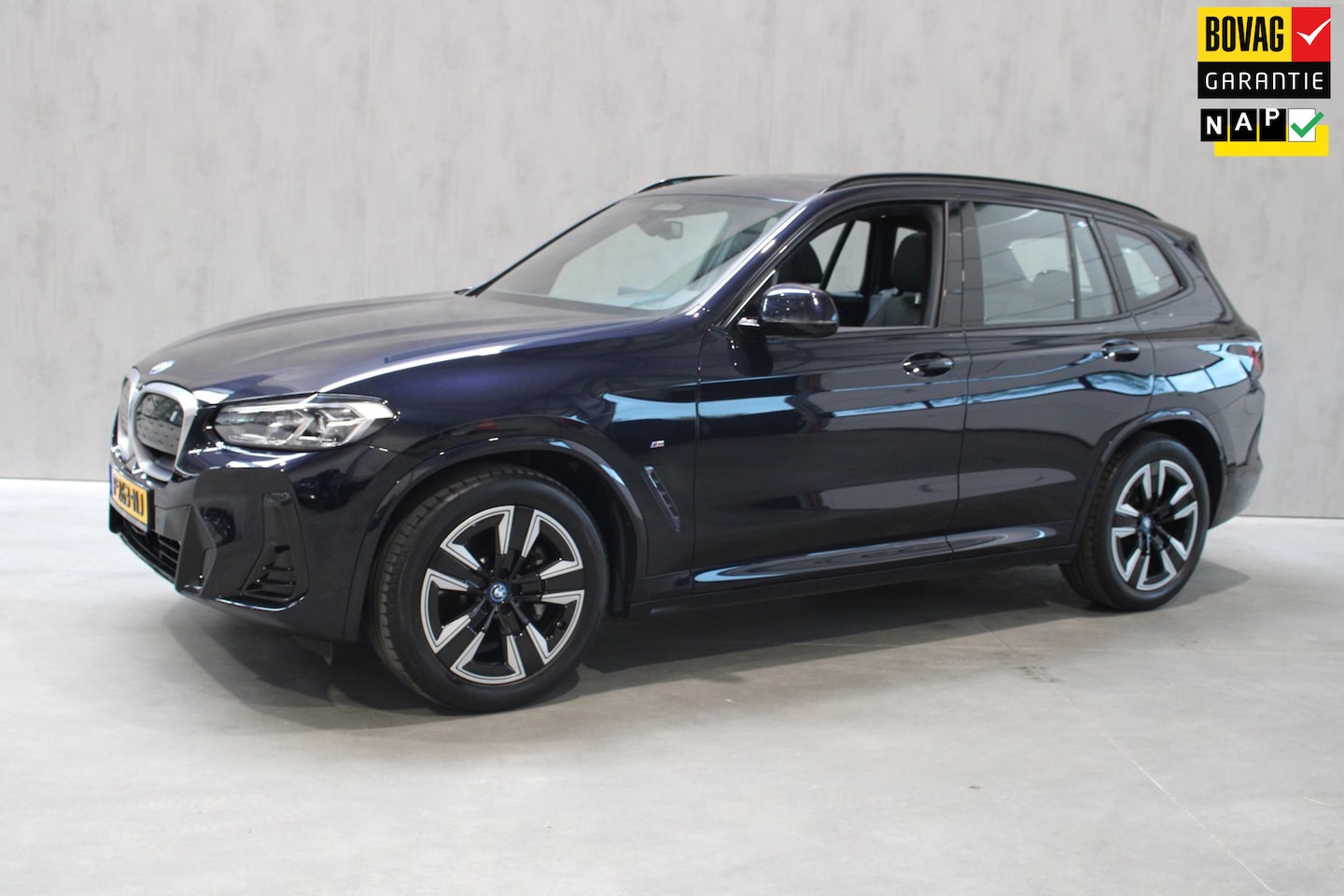 BMW iX3 - Executive 80 kWh SOH 99%/Pano/M-sport/Led/Camera Prijs is rijklaar - AutoWereld.nl