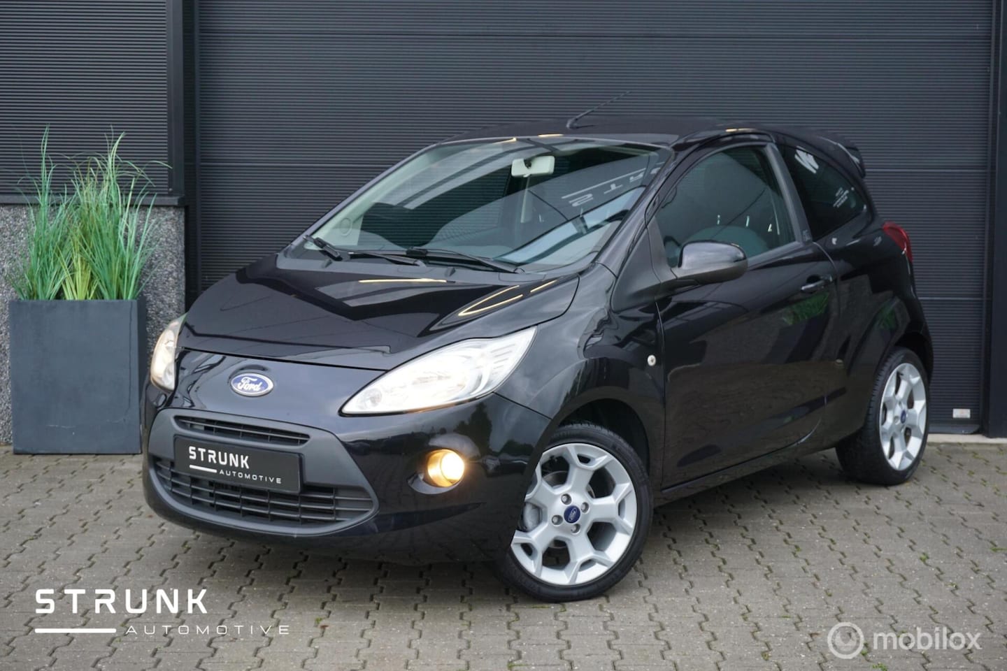 Ford Ka - 1.2 Titanium X Airco Centr Vergr LMV Origineel NL - AutoWereld.nl