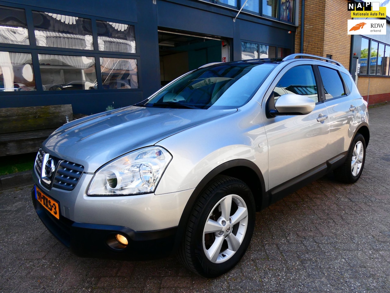 Nissan Qashqai - 1.6i 114pk Clima Cruise Navi Trekhaak 1200kg. Panorama - AutoWereld.nl