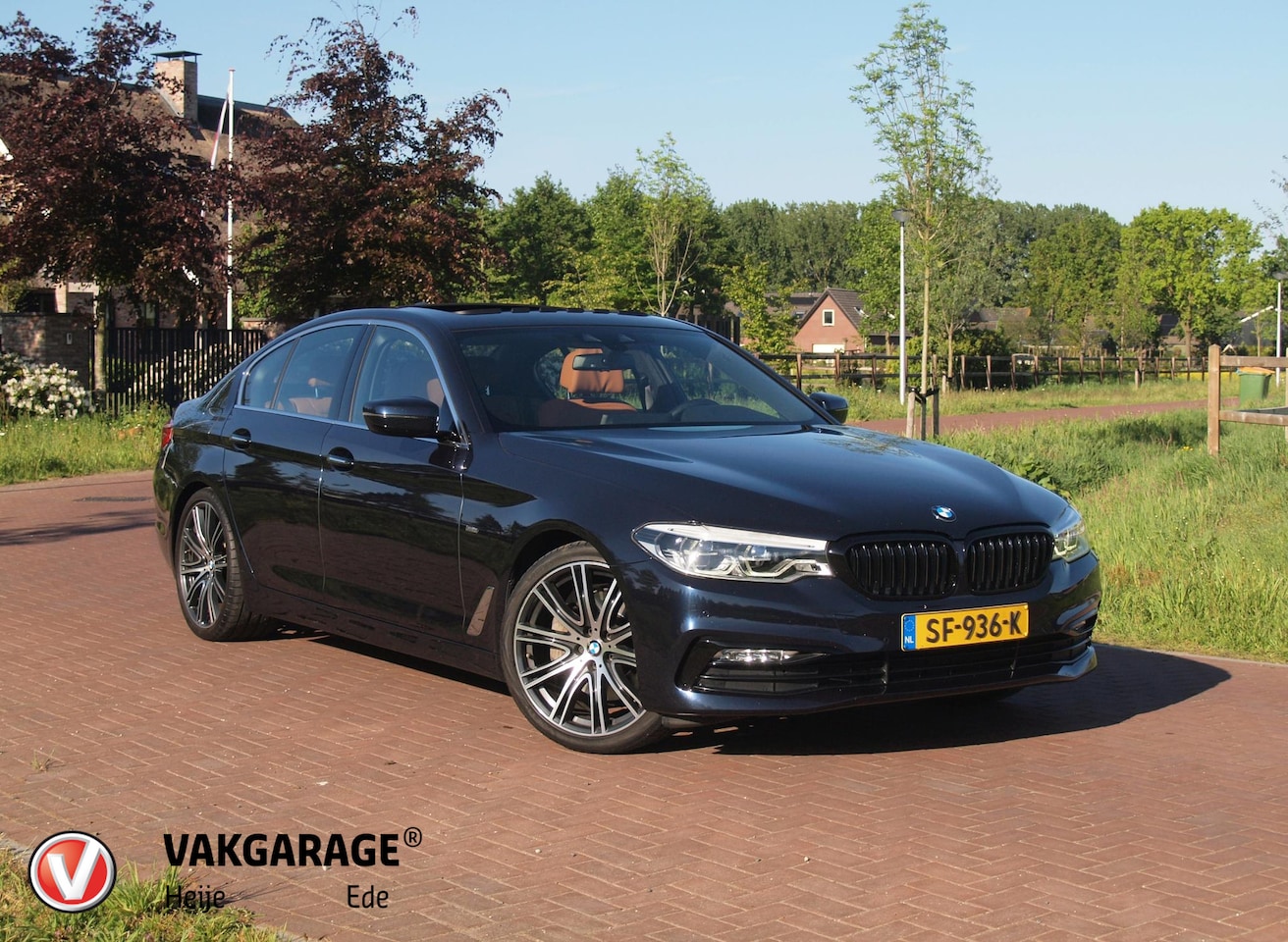 BMW 5-serie - 530i High Executive | Panoramadak | Sfeerverlichting | Apple Carplay | Cruise Control | - AutoWereld.nl