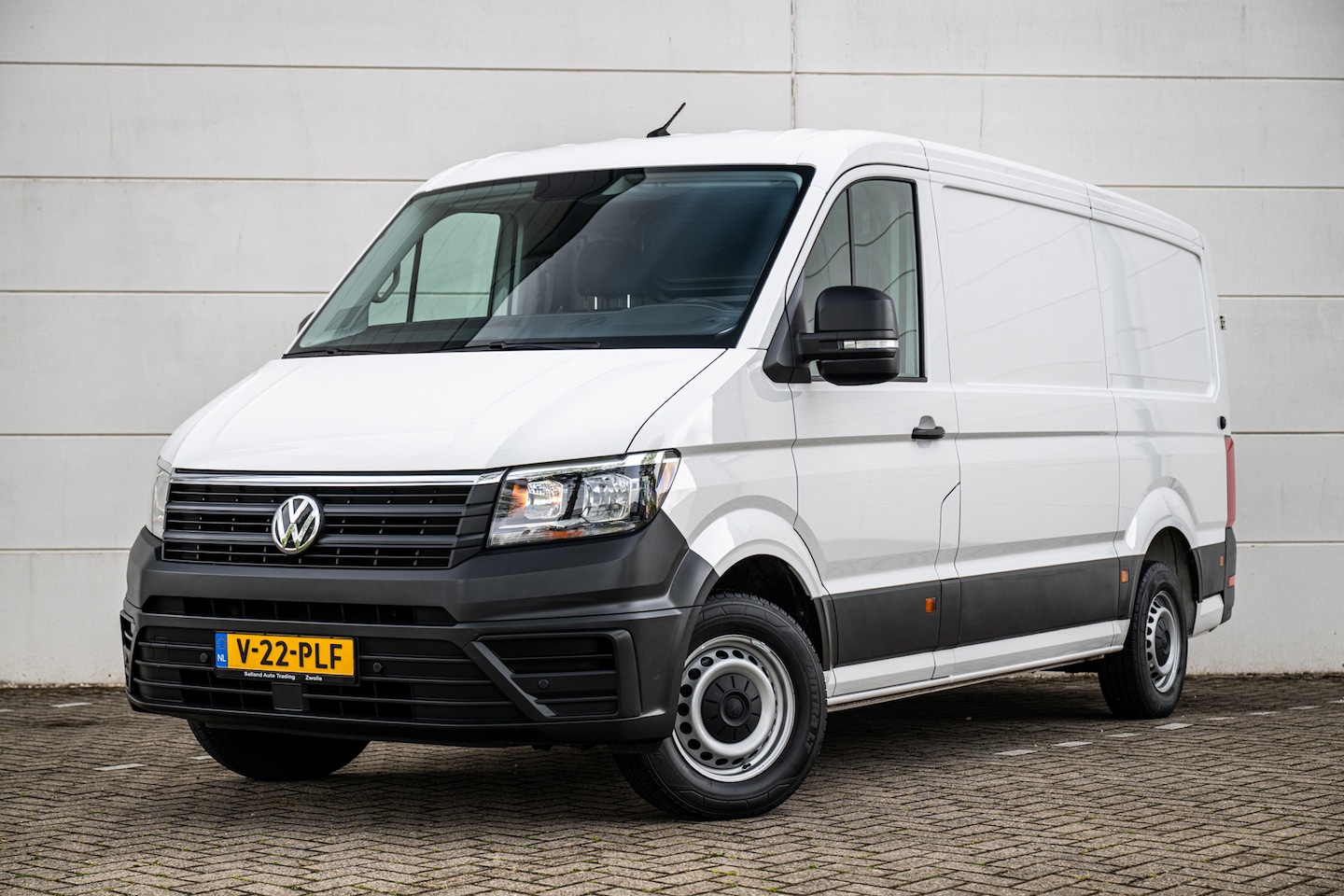 Volkswagen Crafter - 2.0 TDI 177pk L3H1 |ACC|Navi|Carplay|Trekhaak| - AutoWereld.nl