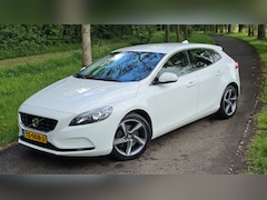 Volvo V40 - 1.6 T3 Kinetic 2013 17" R-Design Climate Cruise Camera PDC Trekhaak
