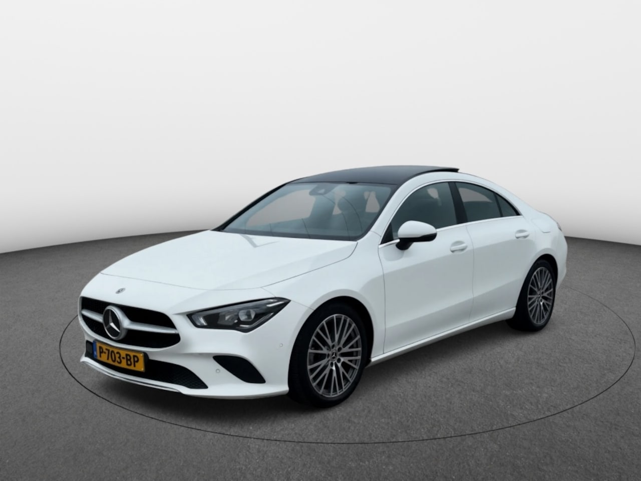 Mercedes-Benz CLA-Klasse - 180 Business Solution Luxury Aut | Panoramadak | Sfeerled - AutoWereld.nl