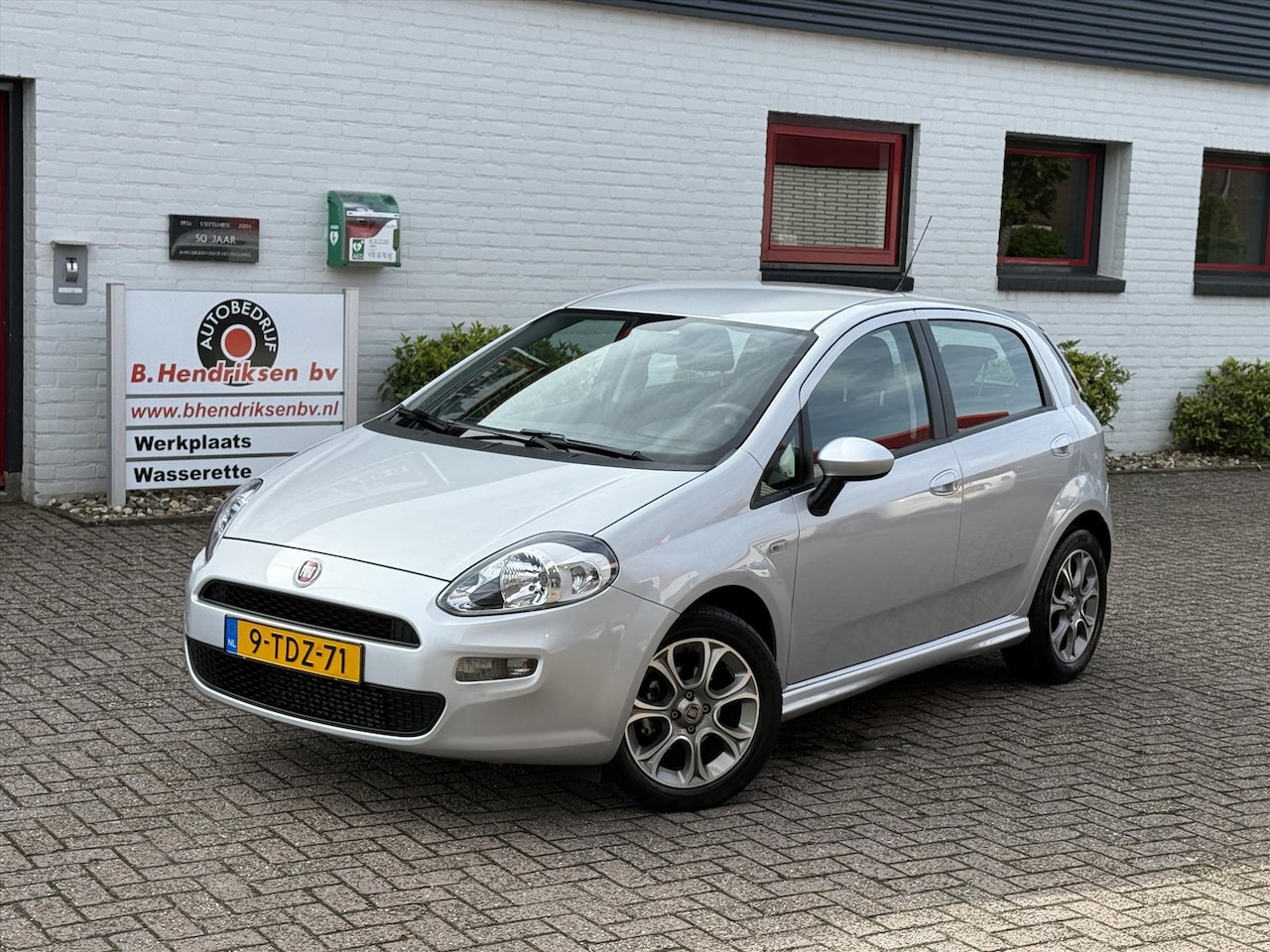 Fiat Punto - 0.9 TwinAir 85pk 5d Edizione Cool/ Airco/ Cruise control/ Lichtmetalen velgen/ Origineel N - AutoWereld.nl