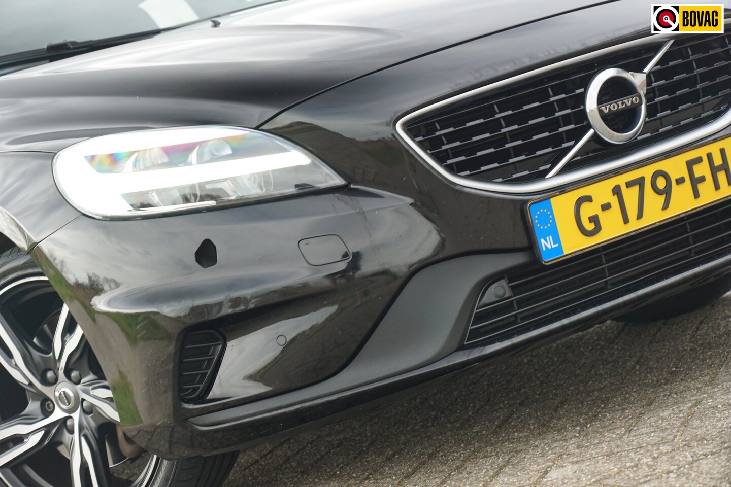 Volvo V40 - 1.5 T3 R-Design - Onyx Black - Full Led/Alcantara/Camera/Mirrorscreen - AutoWereld.nl